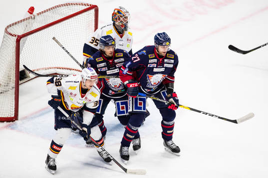 Djurgårdens Olle Alsing och målvakt Robin Jensen