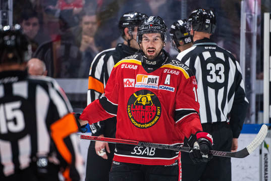 Luleås Niklas Olausson reagerar
