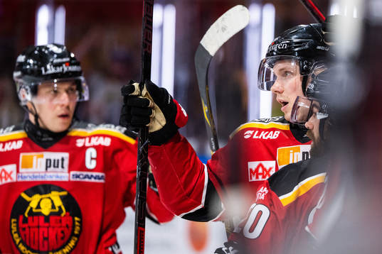Luleås Erik Gustafsson och Petter Emanuelsson jublar