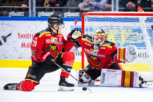 Luleås Erik Gustafsson och målvakt Joel Lassinantti
