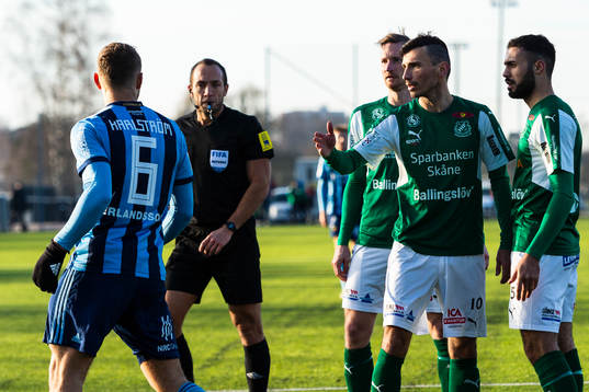 Djurgårdens Jesper Karlström och Hässleholms spelare