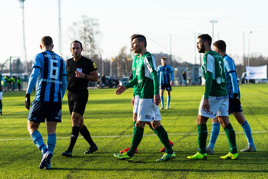 Djurgårdens Jesper Karlström och Hässleholms spelare