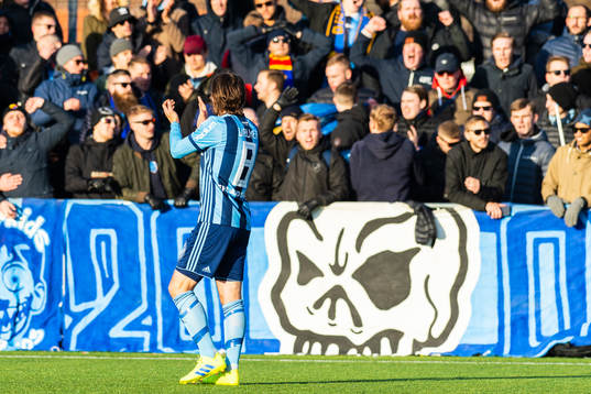 Djurgårdens Kevin Walker tackar fansen