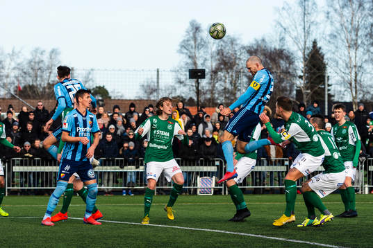 Djurgårdens Marcus Danielson nickar