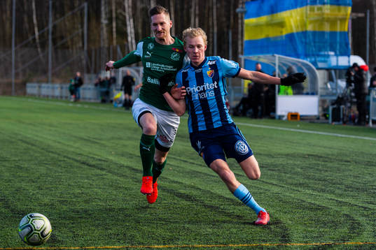 Hässleholms Emil Szymanski och Djurgårdens Adam Bergmark