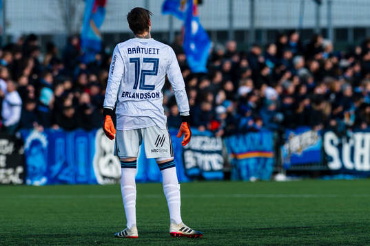 Djurgårdens målvakt Per Kristian Bråtveit blickar ut