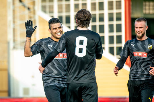 Häckens Paulo De Oliveira jublar