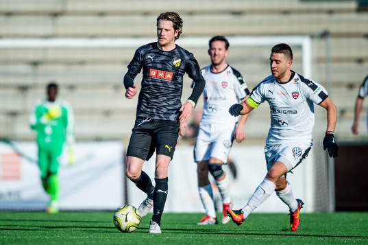 Häckens Erik Friberg mot Rosengårds Baris Hümmet