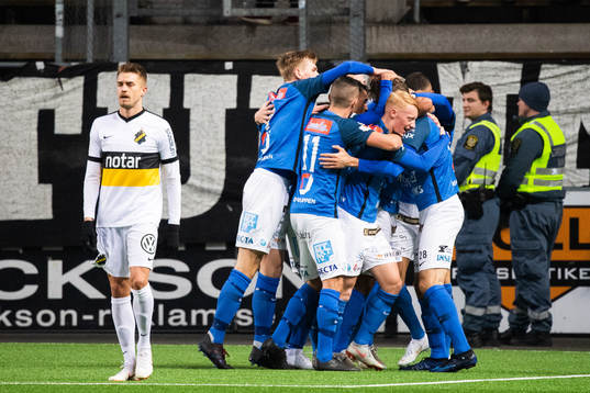 Norrbys Richard Yarsuvat jublar med lagkamrater