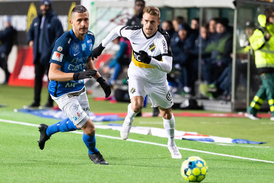 AIKs Rasmus Lindkvist och Norrbys Alen Krasnici