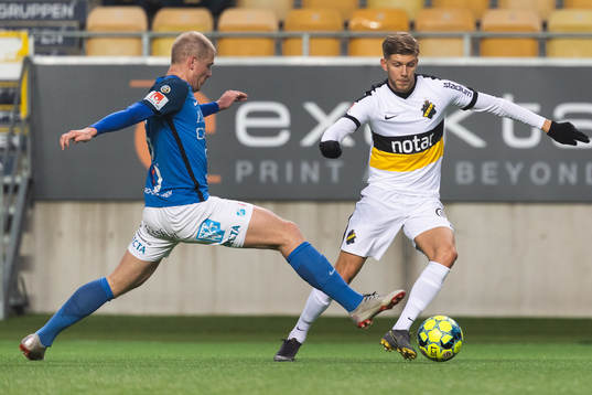 AIKs Anton Salétros och Norrbys Nicklas Savolainen