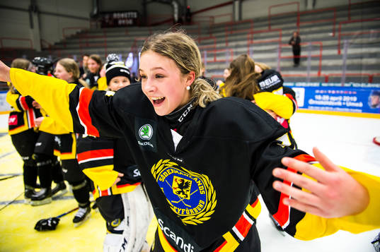 Södermanlands Filippa Högman  jublar