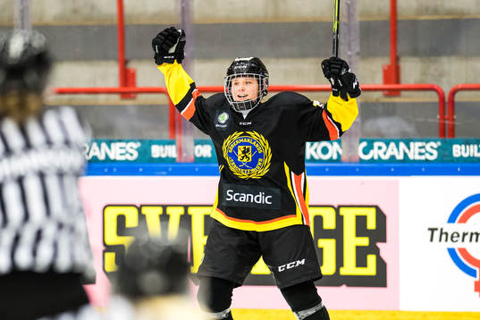 Södermanlands Mindy Lindholm jublar
