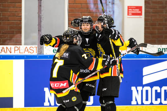 Södermanlands Anna Löfstedt jublar