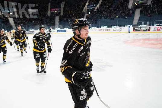 s Jesper Frödén jublar