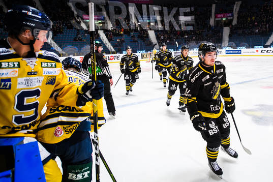 s Jesper Frödén jublar