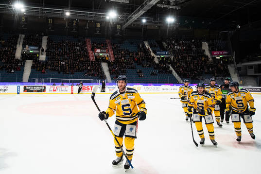 Södertäljes Sebastian Dyk jublar