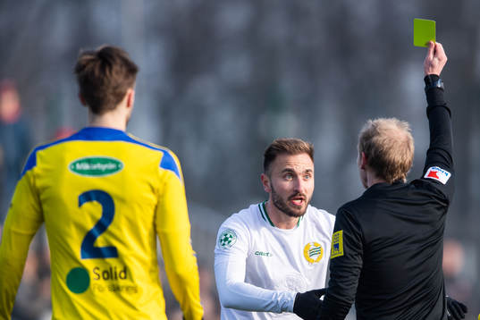 Hammarbys Muamer Tankovic varnas av domare Per Melin