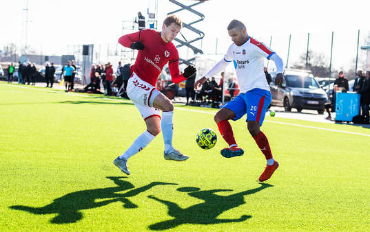 Kalmars Piotr Johansson och Helsingborgs Wanderson do Carmo