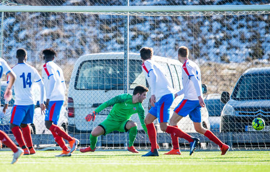 Kalmars Papa Alioune Diouf (utanför bild) gör 1-0 målet