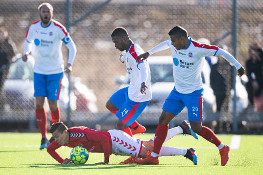 Kalmars Romário Pereira Sipião faller