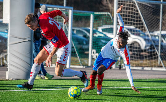 Helsingborgs Mamudu Moro och Kalmars Viktor Elm