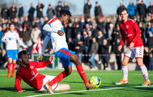 Helsingborgs Mamudu Moro och Kalmars Fidan Aliti