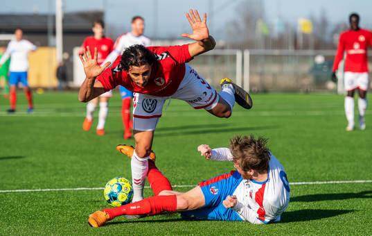 Kalmars Mahmoud Eid fäller Helsingborgs Rasmus Jönsson