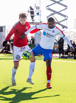 Kalmars Piotr Johansson och Helsingborgs Wanderson do Carmo