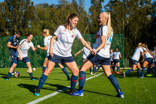 Maren Mjelde and Maria Thorisdottir of Norway