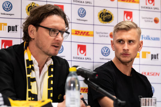 nyförvärvet Simon Strand med klubbchef Stefan Andreasson