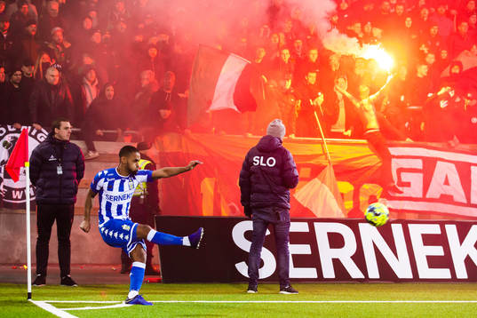 IFK Göteborgs Junes Barny slår en hörna