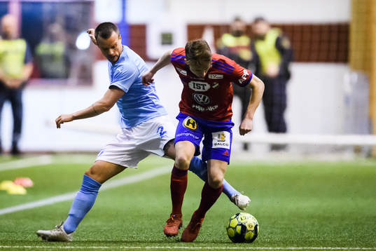 Malmö FFs Bonke Innocent och Östers Carl Johansson