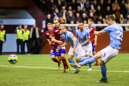 Malmö FFs Marcus Antonsson gör 1-1 på straff