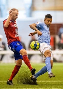 Malmö FFs Romain Gall och Östers Christian Ljungberg