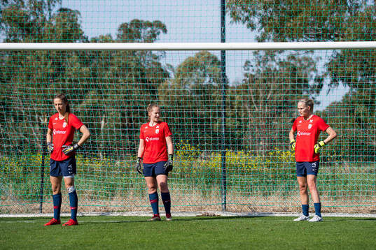 Goalkeeper Cecilie Fiskerstrand, goalkeeper Aurora Mikalsen