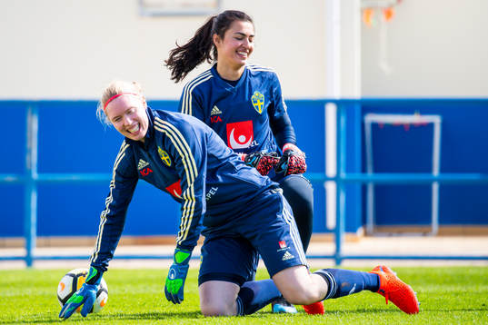 Målvakt Hedvig Lindahl och målvakt Zecira Musovic