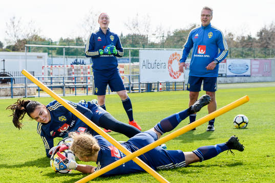 Målvakt Zecira Musovic och Målvakt Cajsa Andersson samt