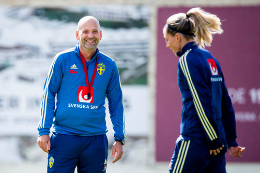 Assisterande förbundskapten Magnus Wikman och Linda