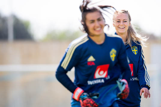 Målvakt Zecira Musovic och Amanda Ilestedt