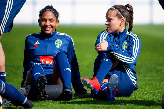 Madelen Janogy och Julia Zigiotti Olme