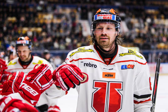 Örebros Stefan Warg jublar