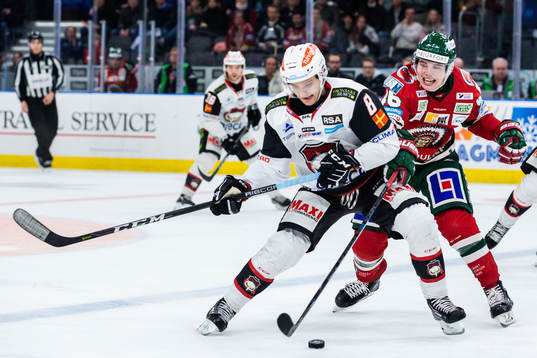 Malmö Redhawks Johan Olofsson och Frölundas Oliwer