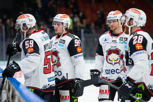 Malmö Redhawks Anton Mylläri och Carl Persson deppar