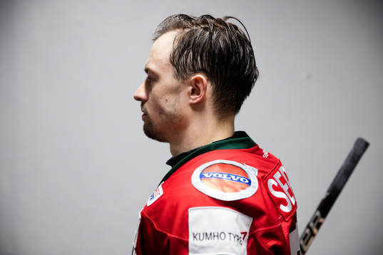 Frölundas Patrik Carlsson innan ishockeymatchen i SHL