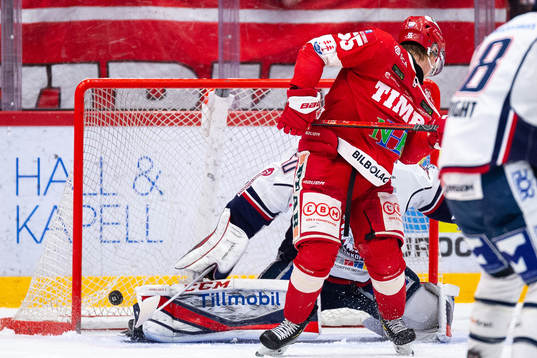 Timrås Hampus Larsson gör 1-0 (ej i bild)