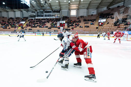 Linköpings Joe Whitney och Timrås Alexander Falk