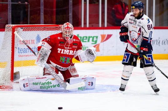 Timrås målvakt Victor Brattström och Linköpings Jimmy