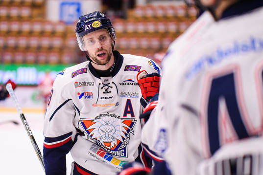 Linköpings James Wright jublar