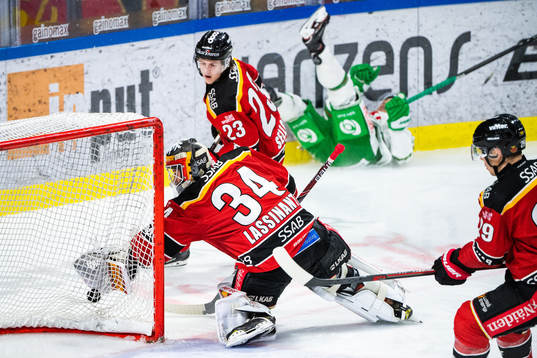 Luleås målvakt Joel Lassinantti och Jesper Sellgren